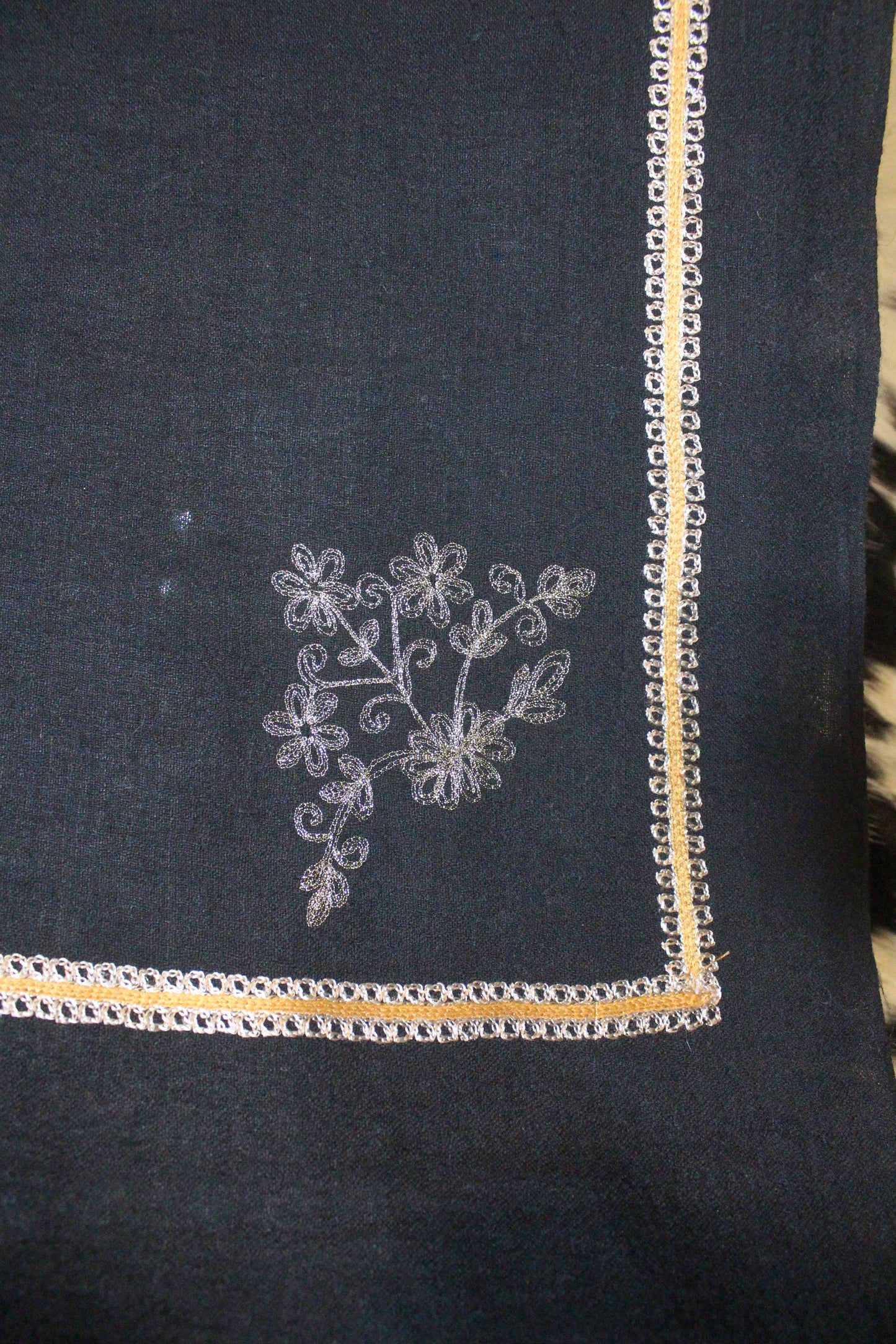 Swati Embroidery Wool Black I