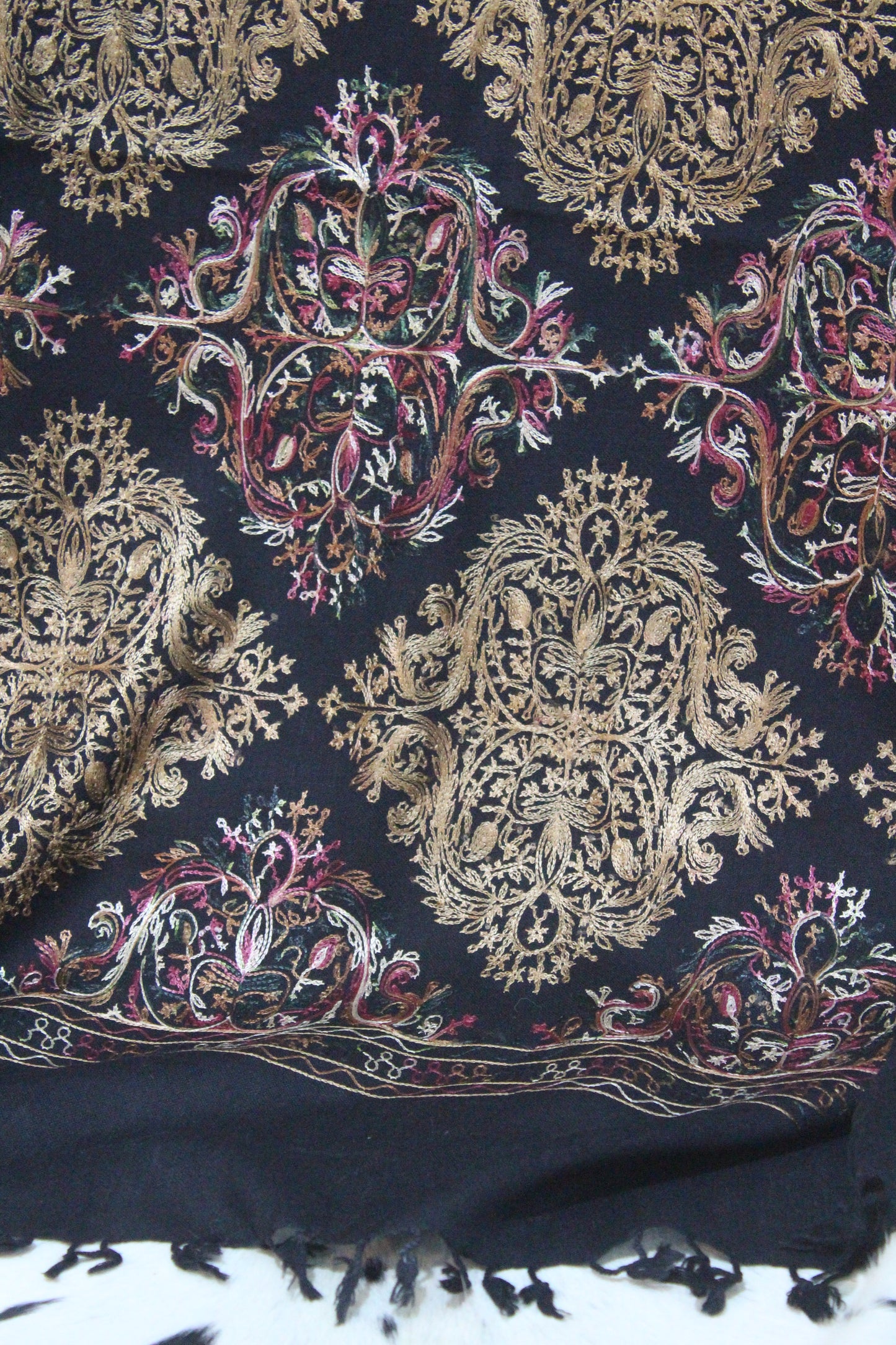 Swati Embroidery Wool BLack AL
