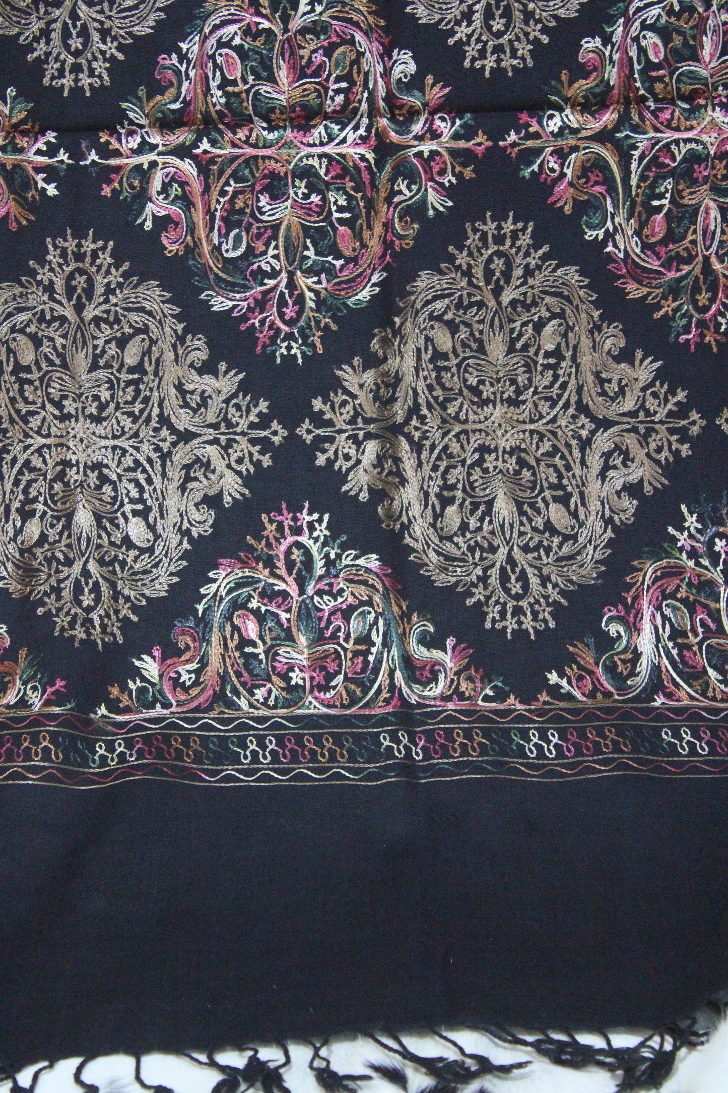 Swati Embroidery Wool Black AN