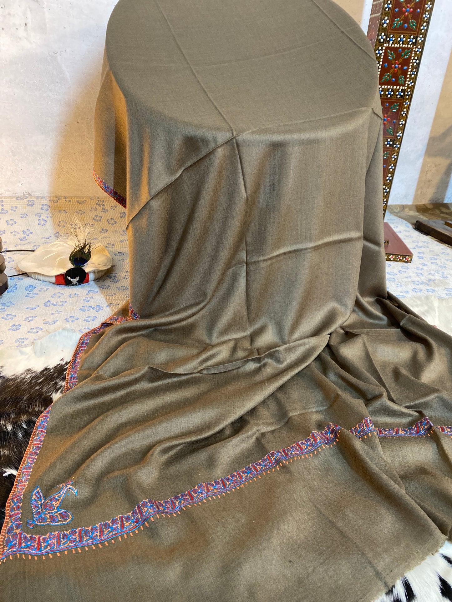 Kashmiri Pashmina Sozni Border Charcoal Gray