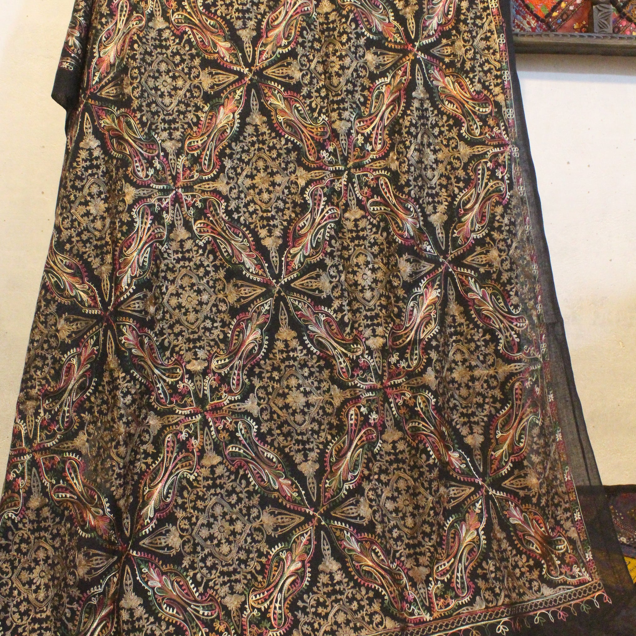 Swati Embroidery Wool Black B