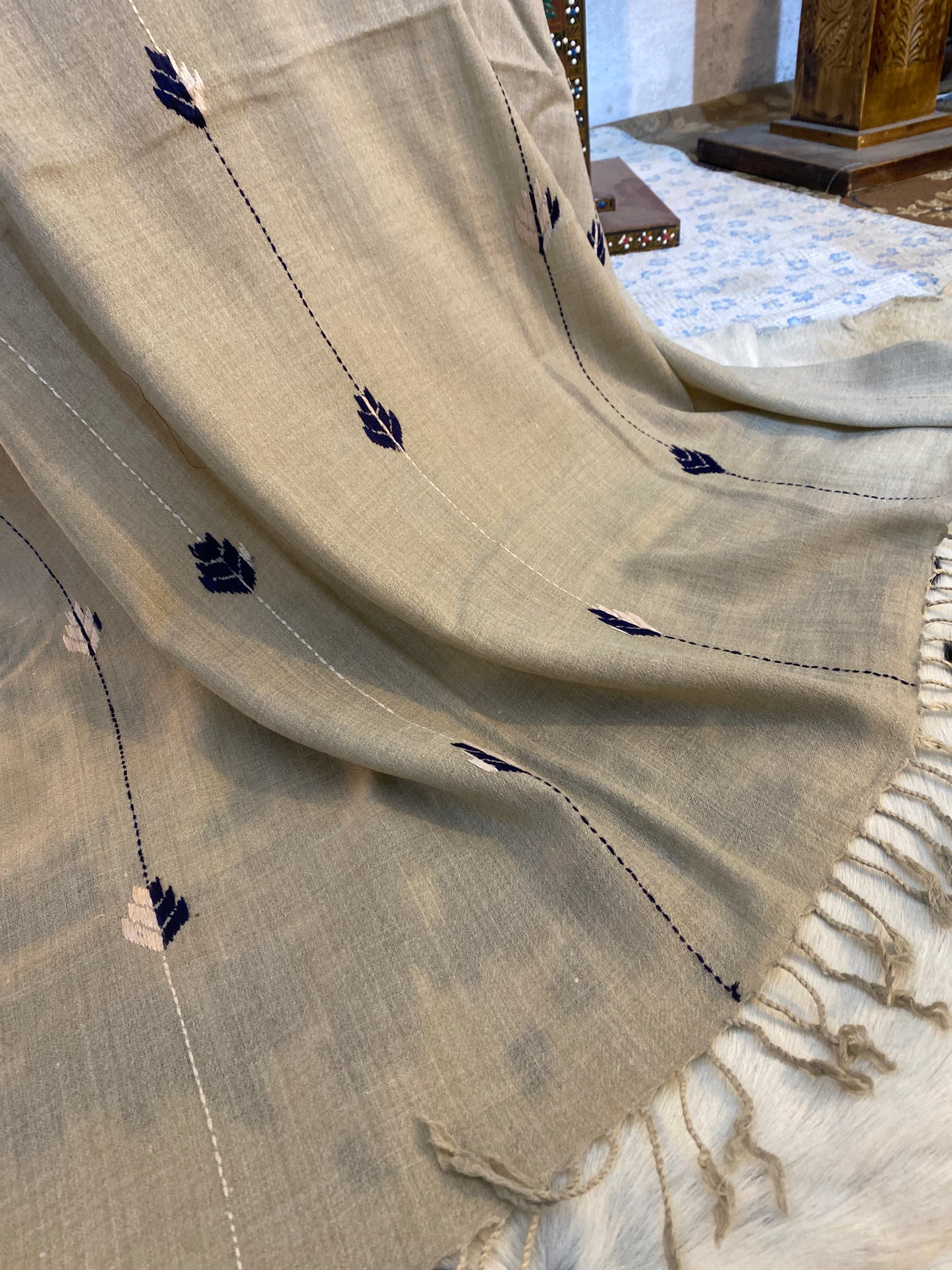 Swati Embroidery Wool Gray G