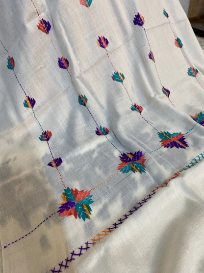 Swati Embroidery Wool Half White E