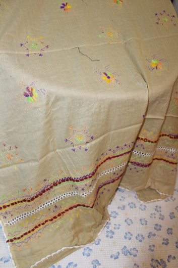 Summer Swiss Shawl Creamy A