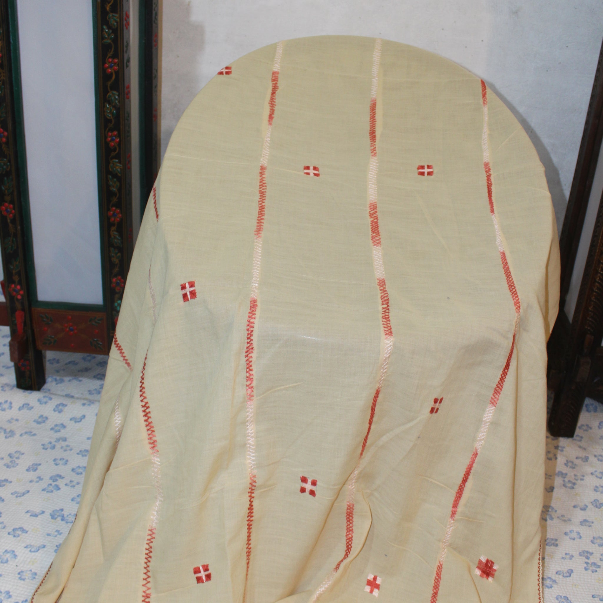 Summer Swiss Shawl Creamy